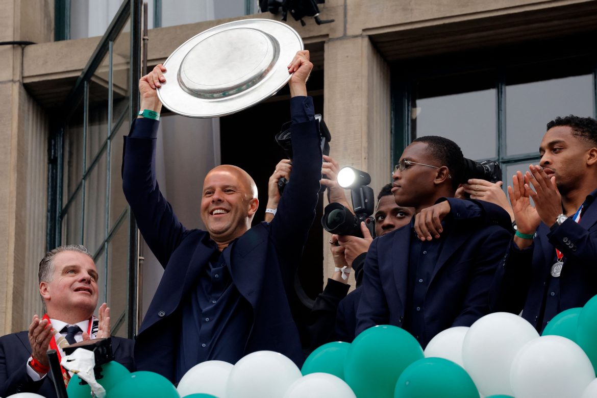 Liverpool make "positive" move for manager who suits them more than Amorim